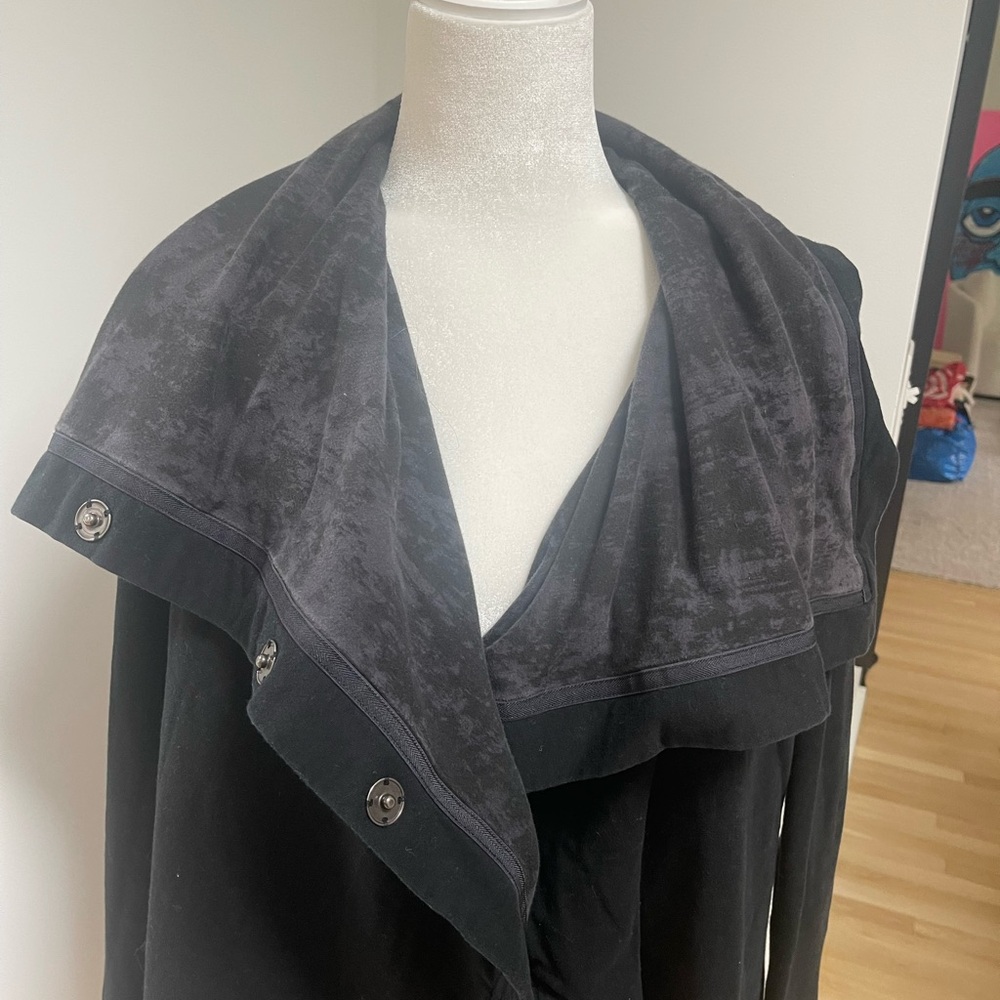 Lululemon - Picture 3 of 13